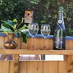 Knus Relaxchalet Met Prive Hottub